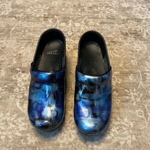 Dansko Kids Iridescent Blue and Black Slippers